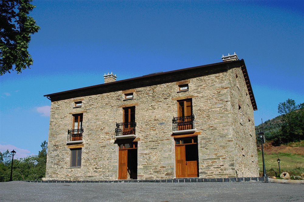 Country house O Bizarro Trabada